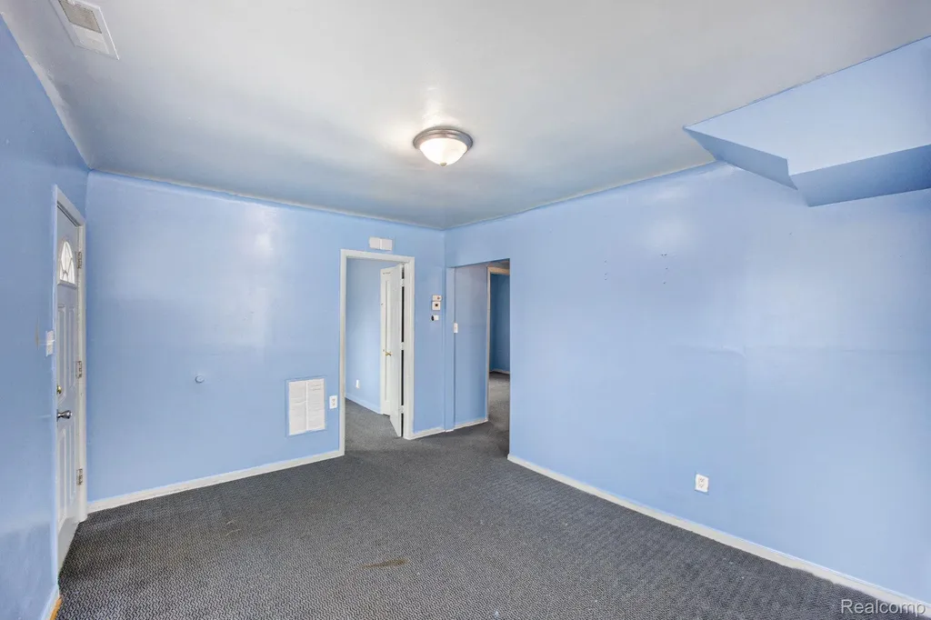 11012 Republic Avenue Warren City MI 48089