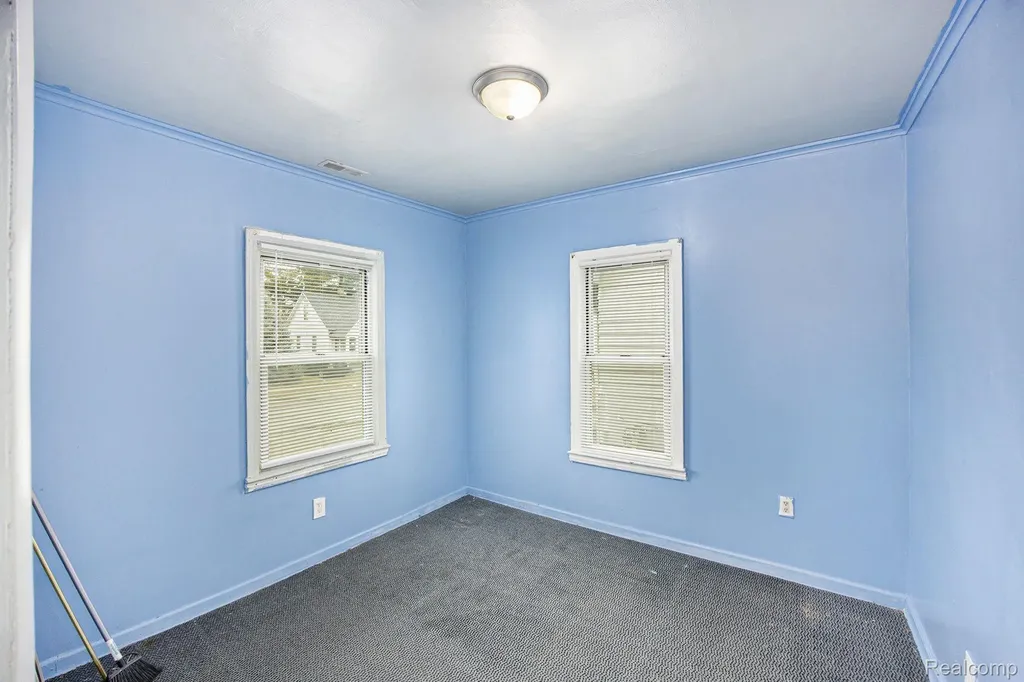 11012 Republic Avenue Warren City MI 48089