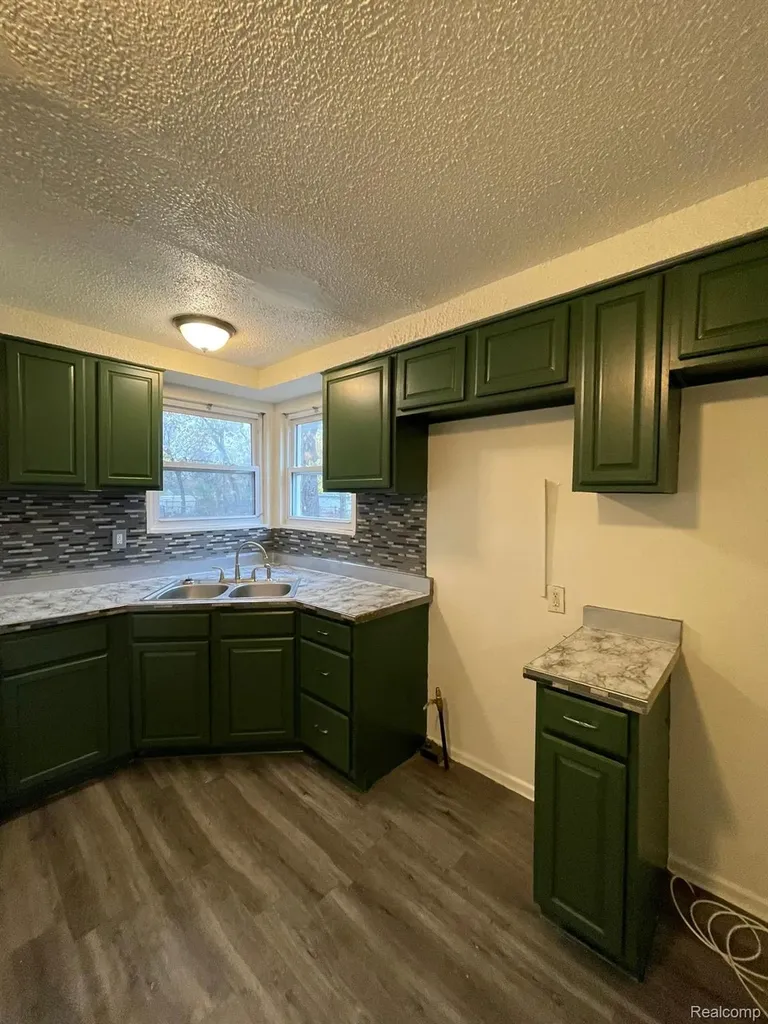 9375 Penrod Street Detroit City MI 48228