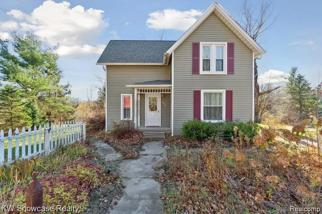 1716 E Wardlow Road Highland Charter Township MI 48356