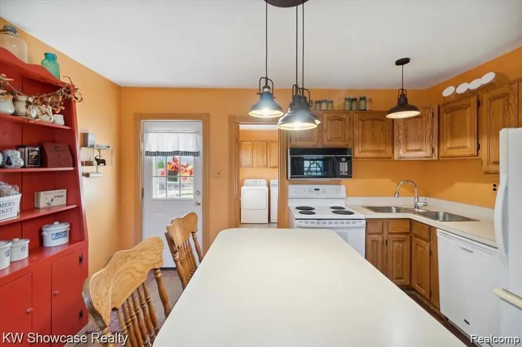 1716 E Wardlow Road Highland Charter Township MI 48356