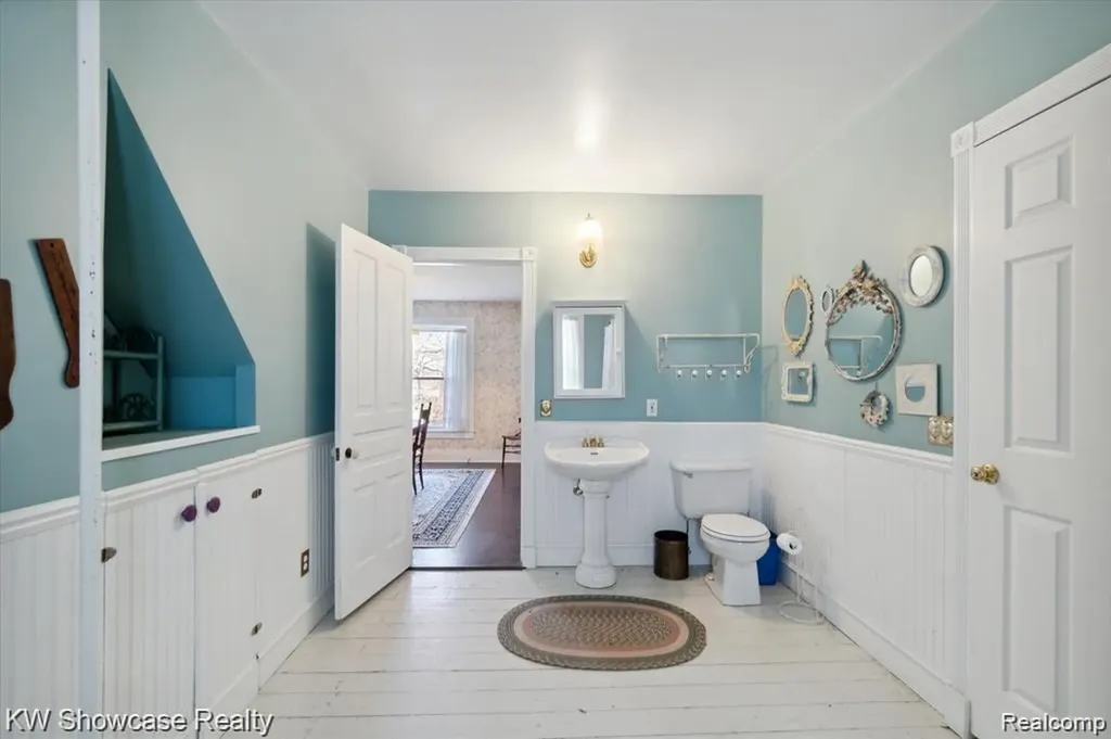 1716 E Wardlow Road Highland Charter Township MI 48356