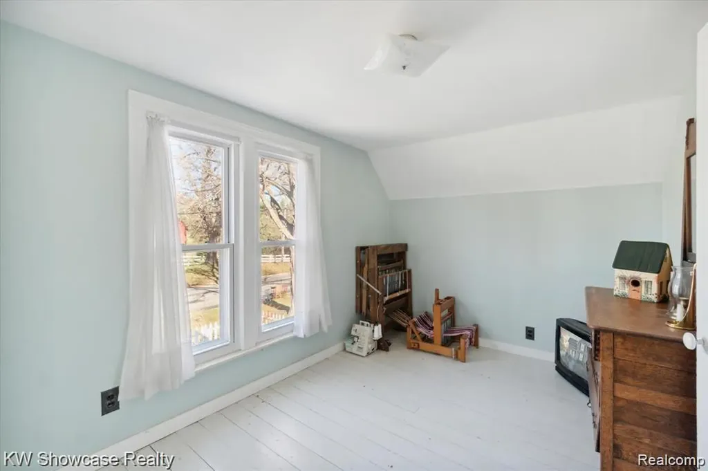 1716 E Wardlow Road Highland Charter Township MI 48356