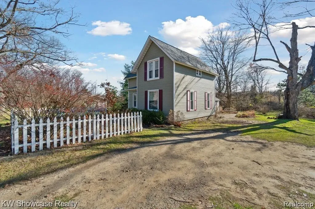 1716 E Wardlow Road Highland Charter Township MI 48356