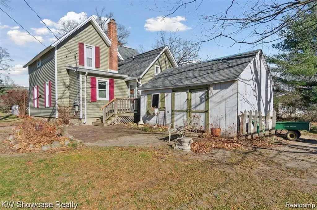 1716 E Wardlow Road Highland Charter Township MI 48356