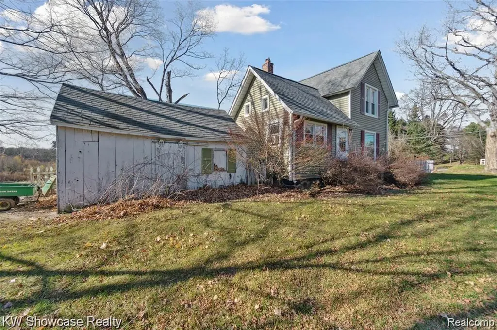 1716 E Wardlow Road Highland Charter Township MI 48356