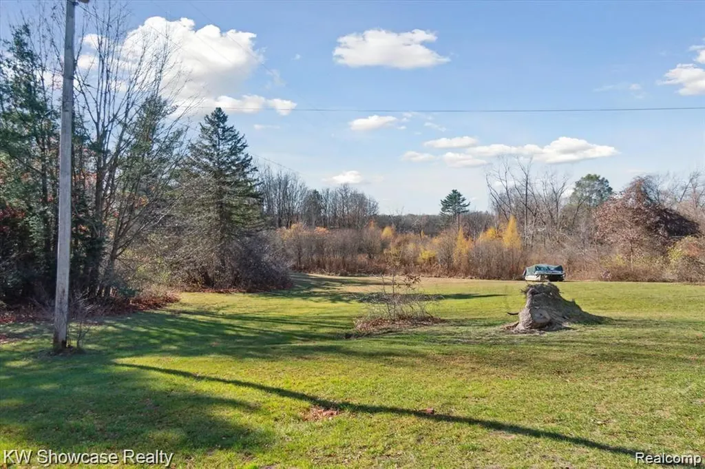 1716 E Wardlow Road Highland Charter Township MI 48356