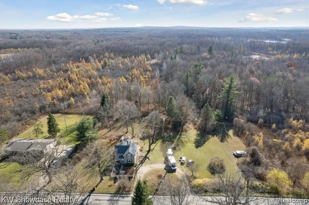 1716 E Wardlow Road Highland Charter Township MI 48356