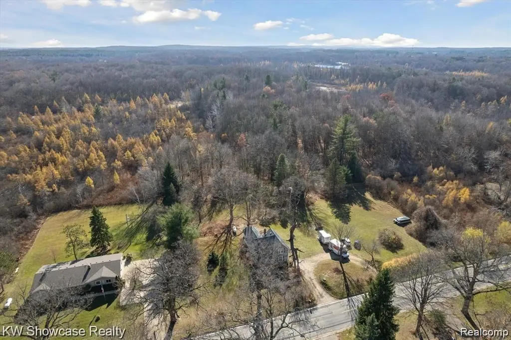 1716 E Wardlow Road Highland Charter Township MI 48356