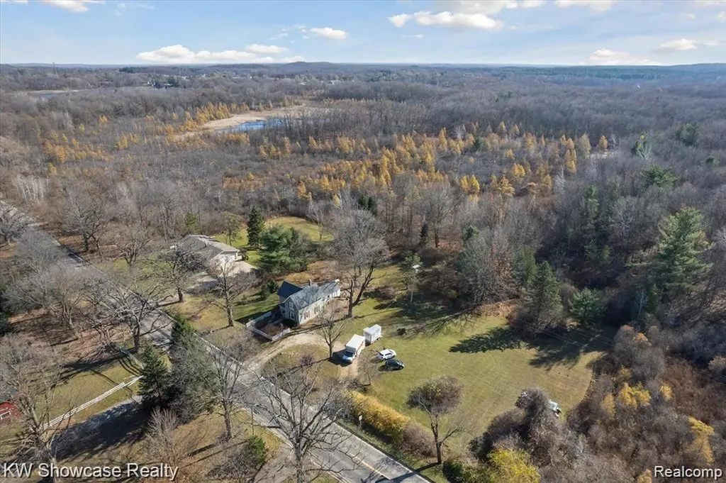 1716 E Wardlow Road Highland Charter Township MI 48356