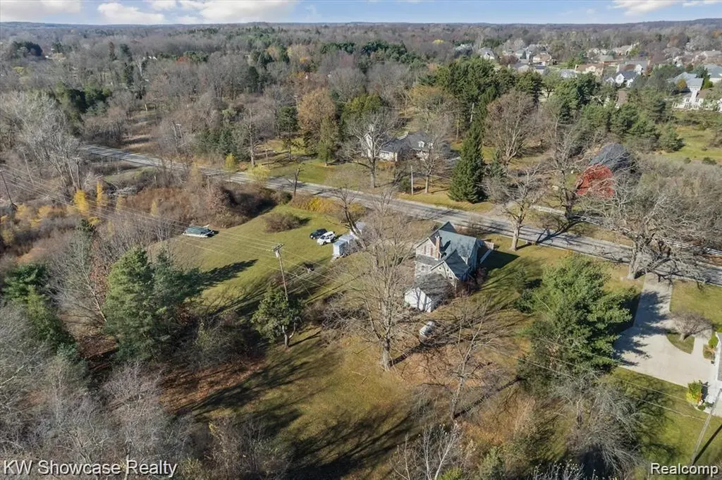 1716 E Wardlow Road Highland Charter Township MI 48356