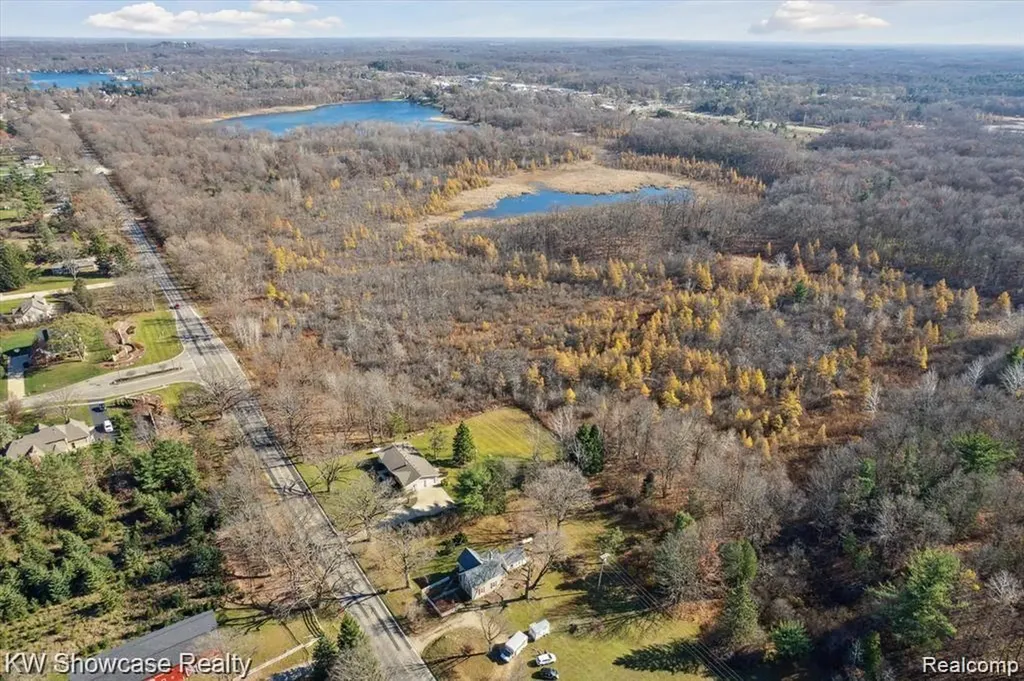 1716 E Wardlow Road Highland Charter Township MI 48356