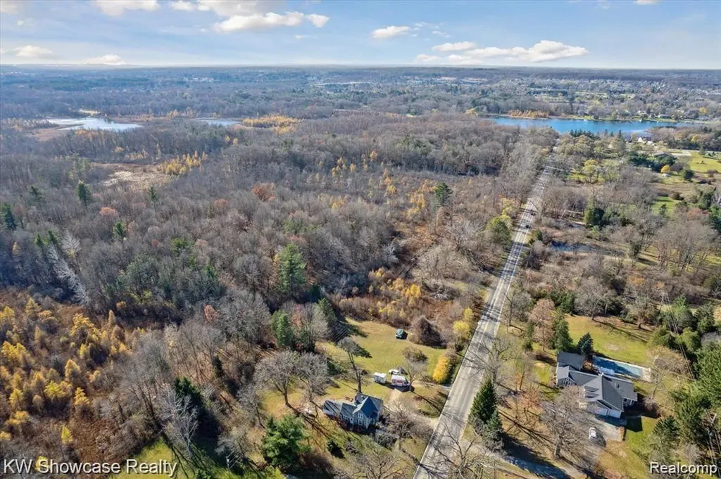 1716 E Wardlow Road Highland Charter Township MI 48356
