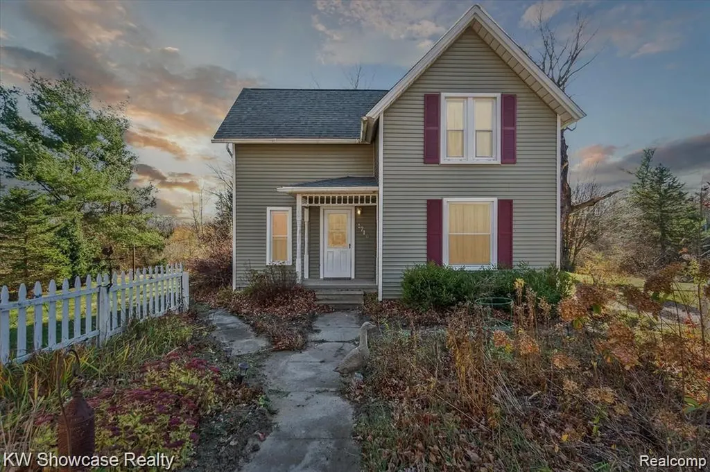 1716 E Wardlow Road Highland Charter Township MI 48356