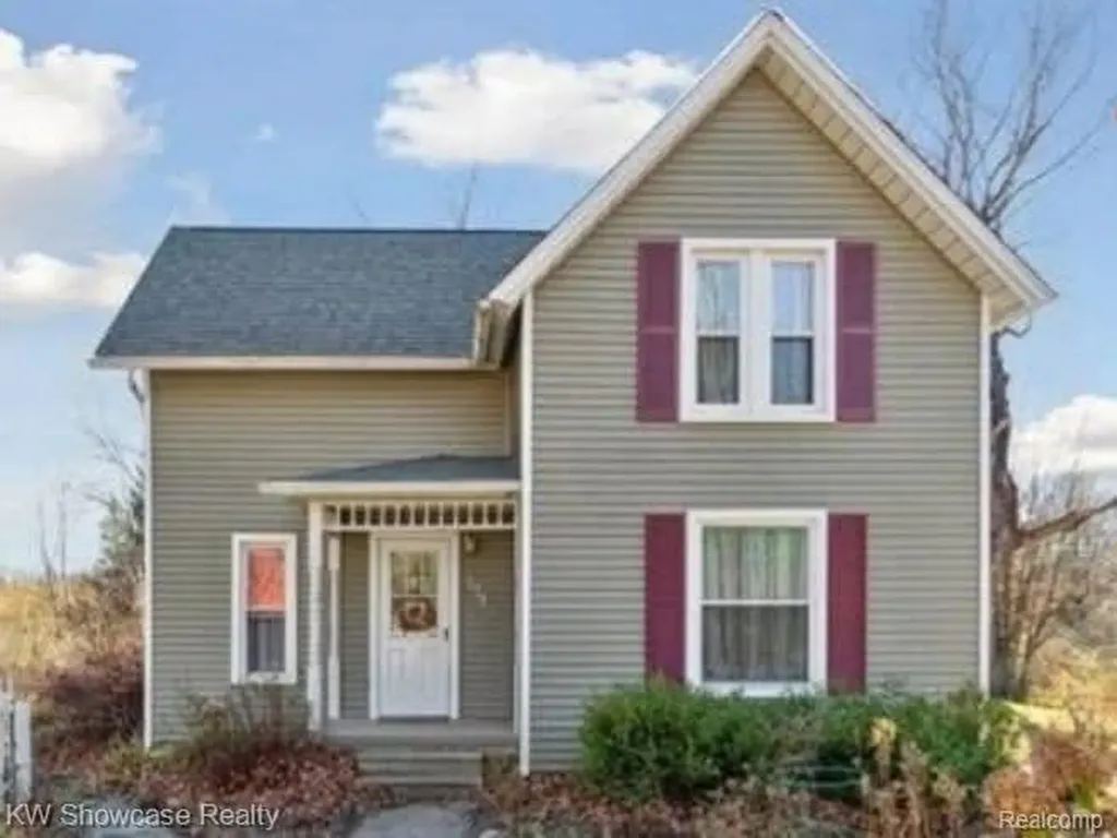 1716 E Wardlow Road Highland Charter Township MI 48356