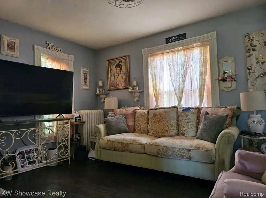 1716 E Wardlow Road Highland Charter Township MI 48356