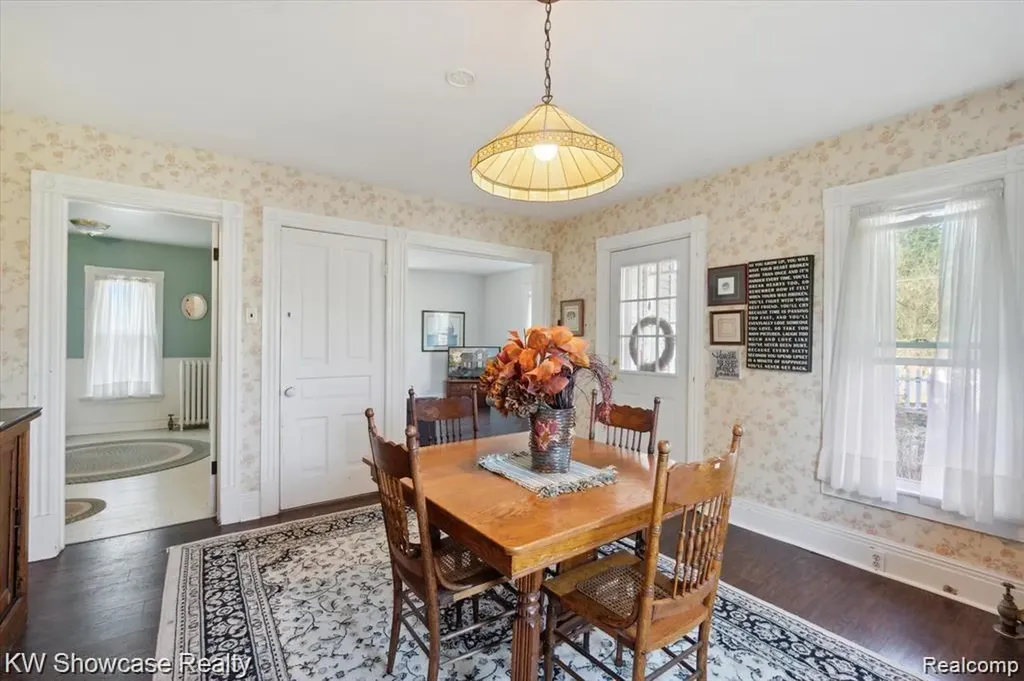 1716 E Wardlow Road Highland Charter Township MI 48356