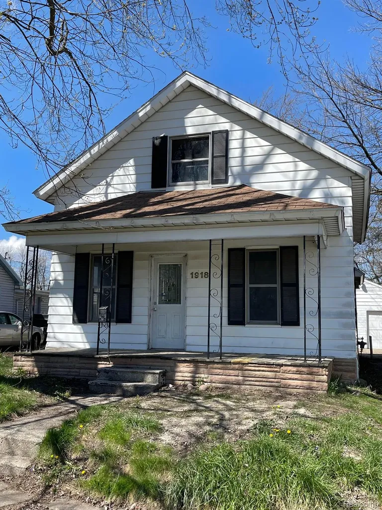 1918 Stanley Street Saginaw City MI 48602