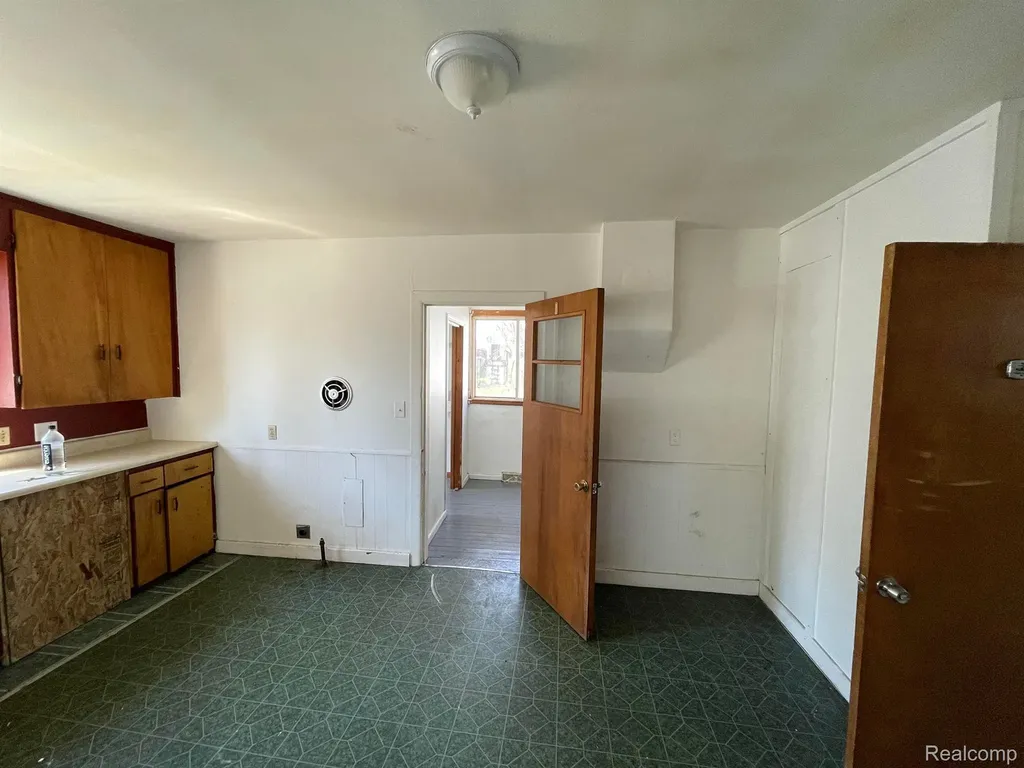 1918 Stanley Street Saginaw City MI 48602