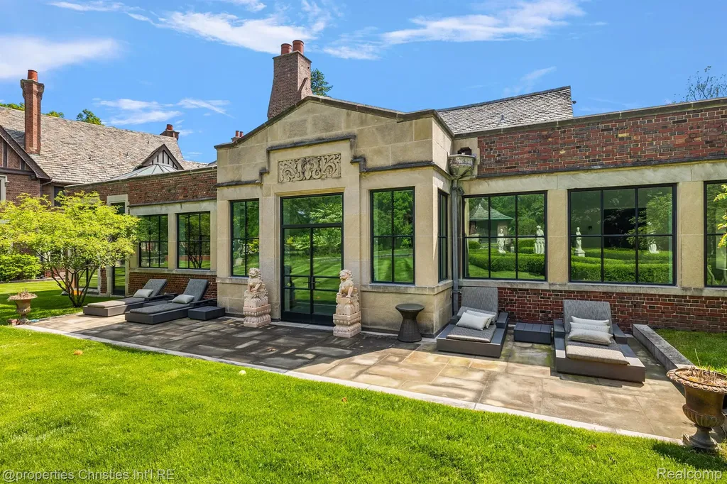 1771 Balmoral Drive Detroit City MI 48203