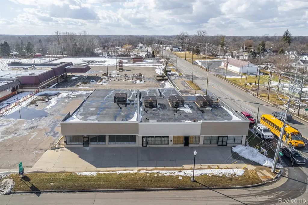 7021 N Saginaw Street Flint City MI 48505