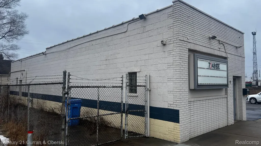 10531 Wren Street Dearborn City MI 48120