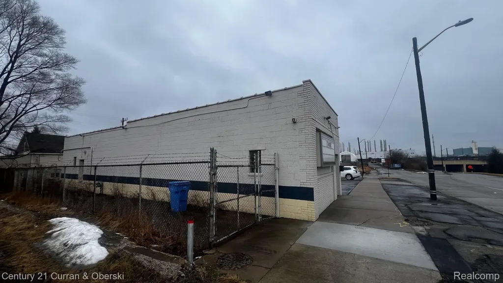 10531 Wren Street Dearborn City MI 48120