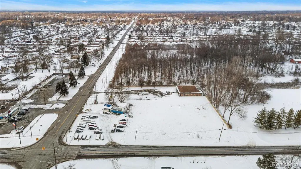 32730 Palmer Road Westland City MI 48186
