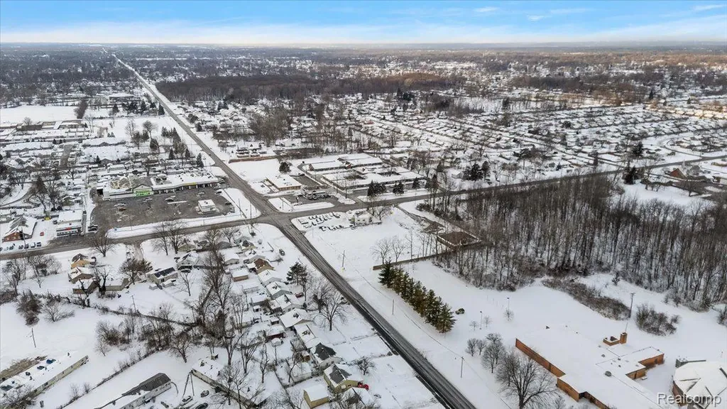 32730 Palmer Road Westland City MI 48186