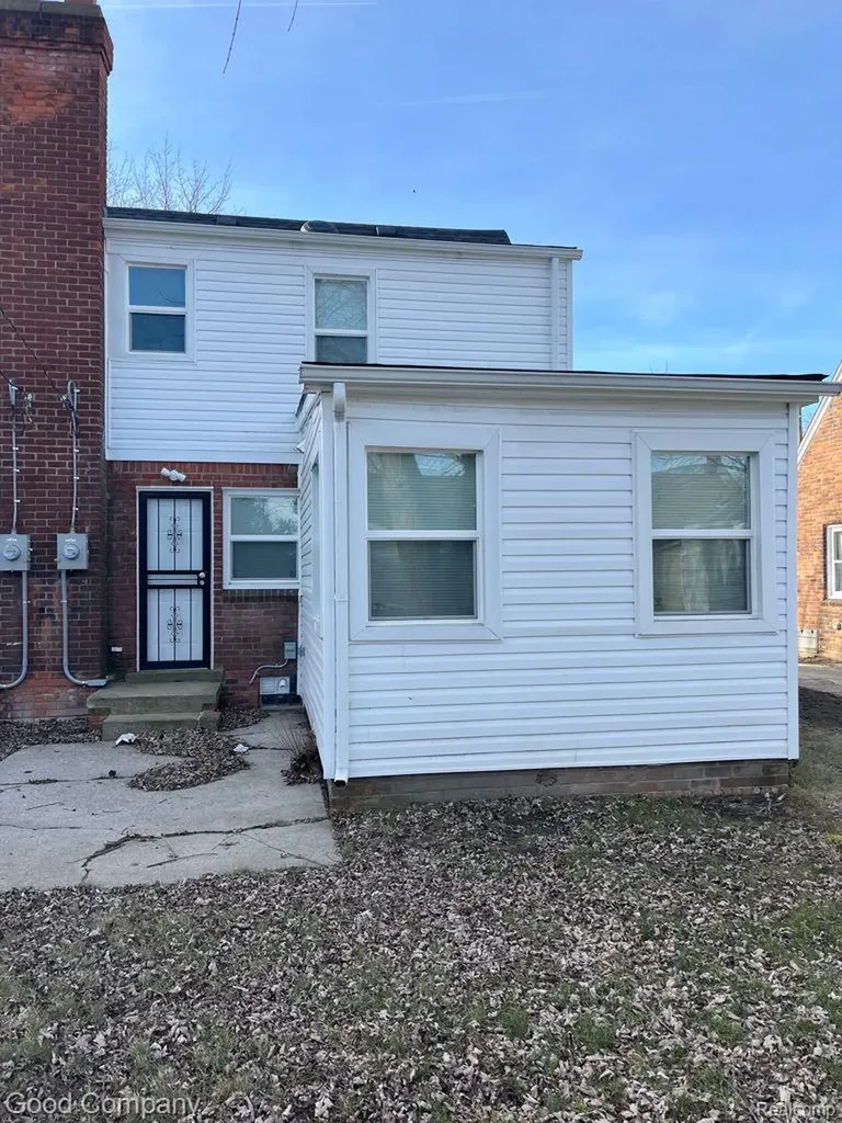 15649 E 7 Mile Road Detroit City MI 48205