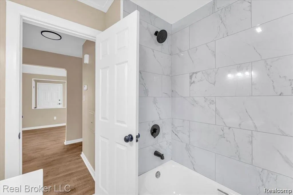 9715 Woodbine Redford Charter Township MI 48239