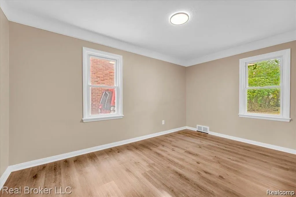 9715 Woodbine Redford Charter Township MI 48239