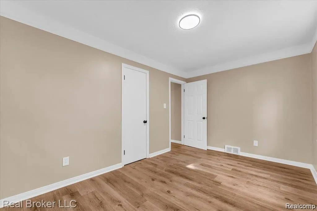 9715 Woodbine Redford Charter Township MI 48239
