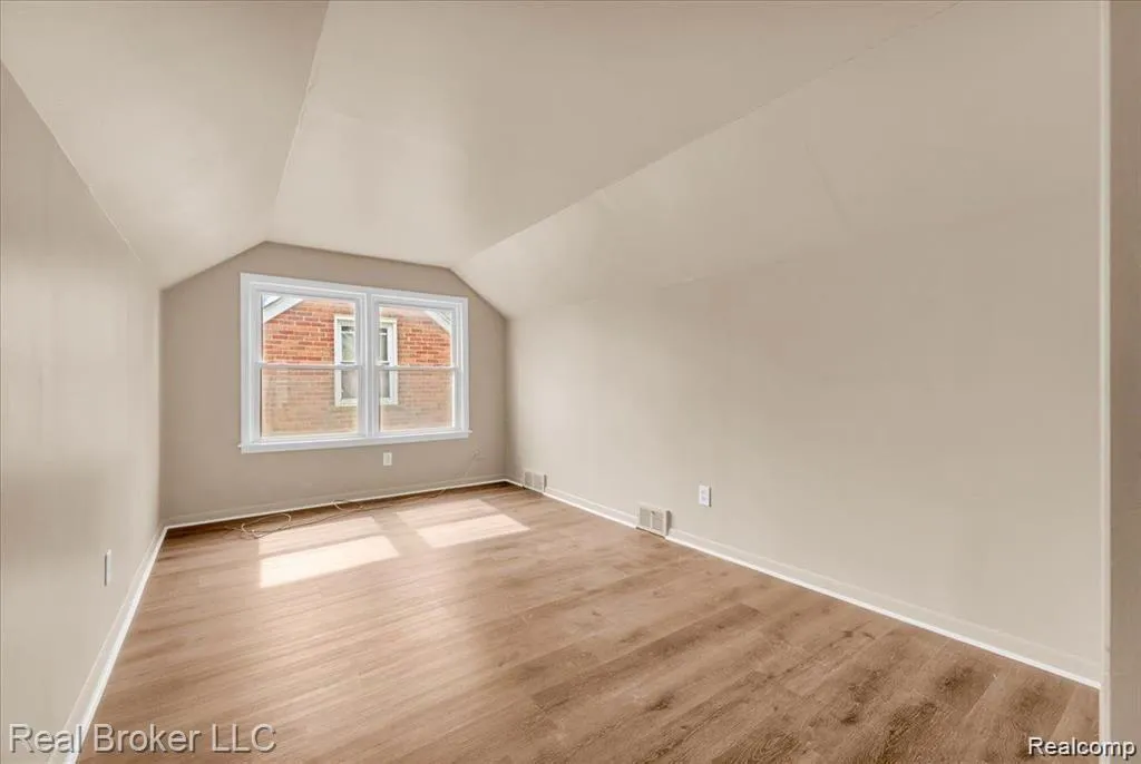 9715 Woodbine Redford Charter Township MI 48239
