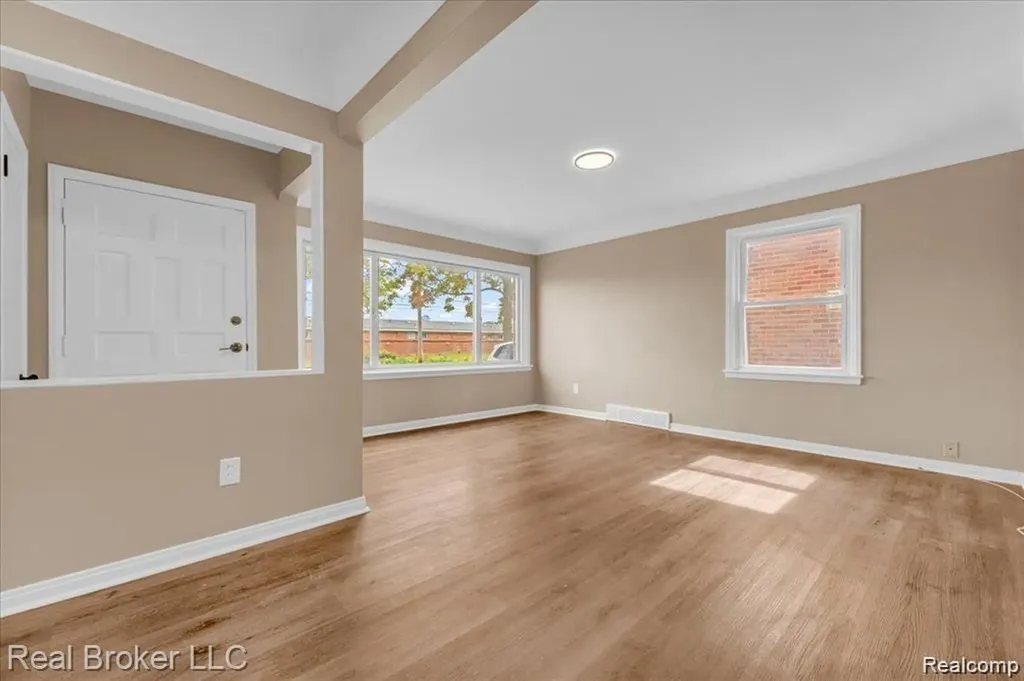 9715 Woodbine Redford Charter Township MI 48239