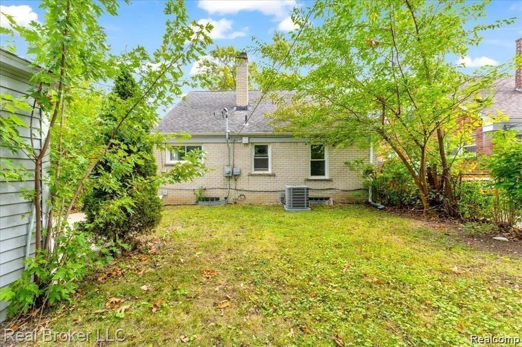 9715 Woodbine Redford Charter Township MI 48239