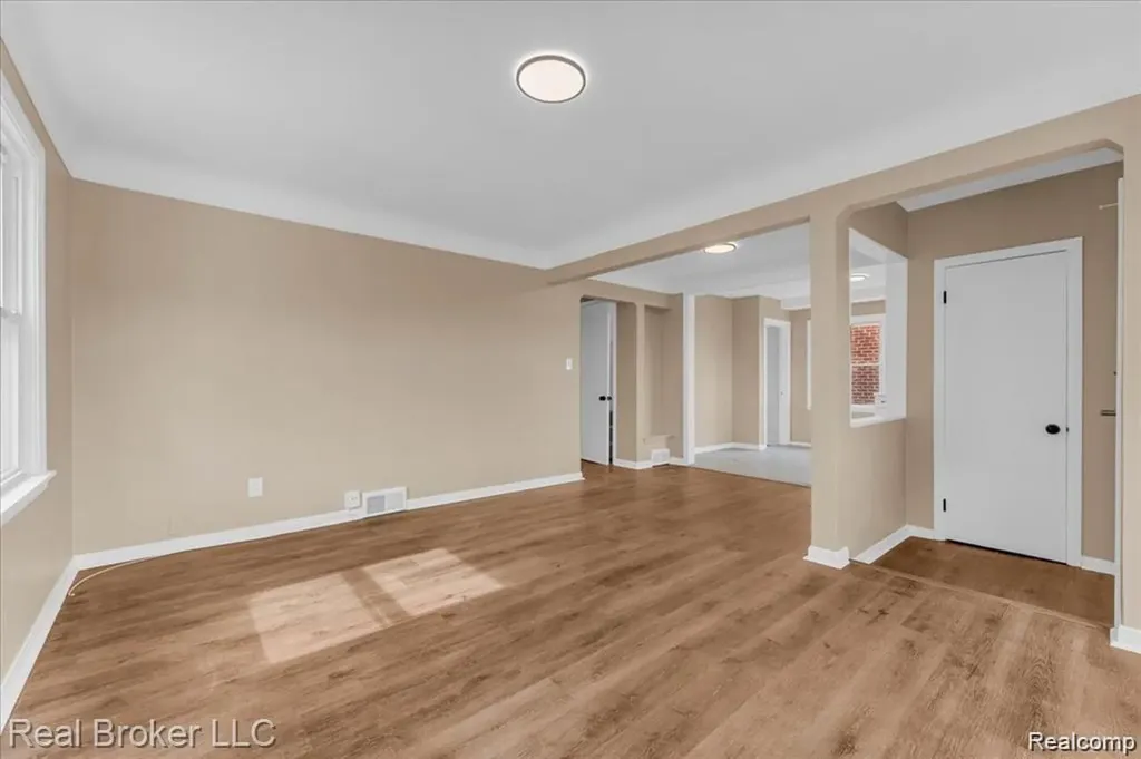 9715 Woodbine Redford Charter Township MI 48239
