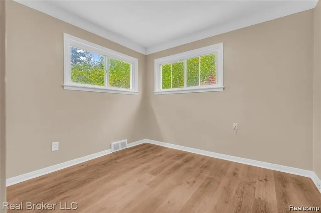 9715 Woodbine Redford Charter Township MI 48239