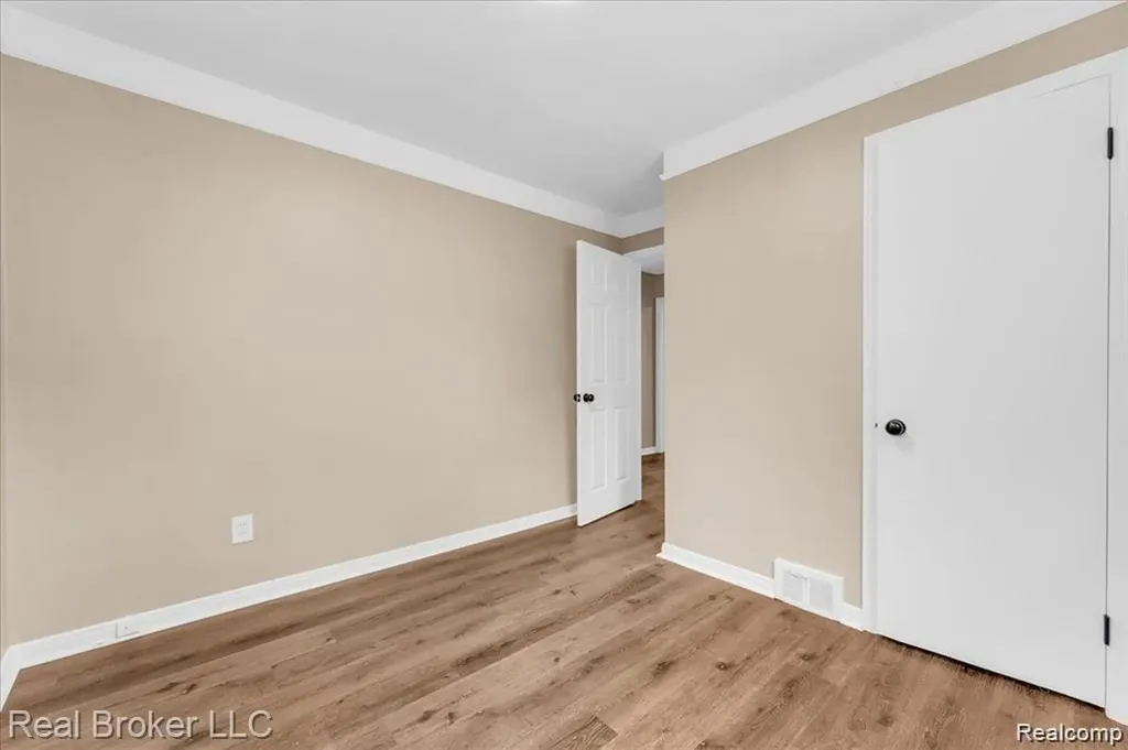 9715 Woodbine Redford Charter Township MI 48239