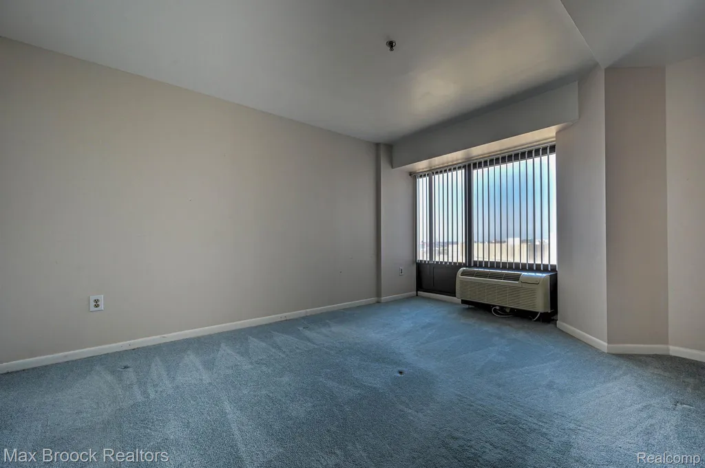 300 Riverfront Drive Detroit City MI 48226