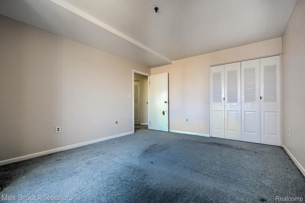300 Riverfront Drive Detroit City MI 48226