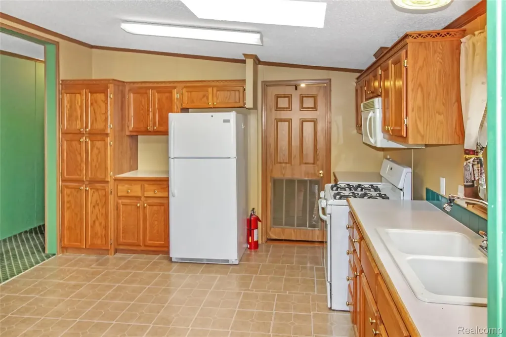 7063 Sargent Street Romulus City MI 48174