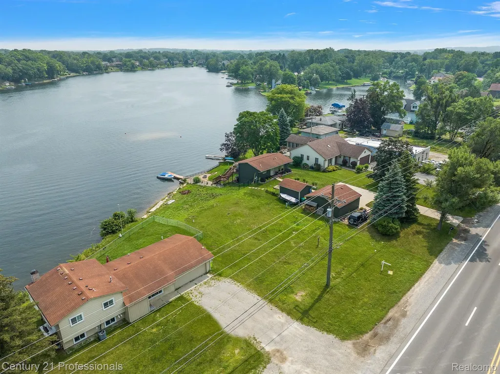 9876 W Dixie Highway Springfield Charter Township MI 48348