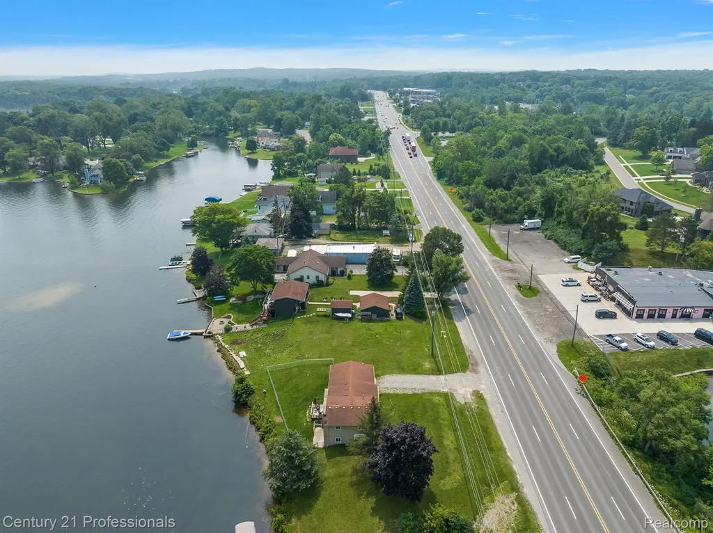 9876 W Dixie Highway Springfield Charter Township MI 48348