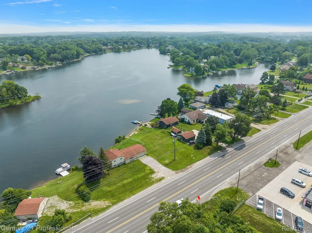 9876 W Dixie Highway Springfield Charter Township MI 48348