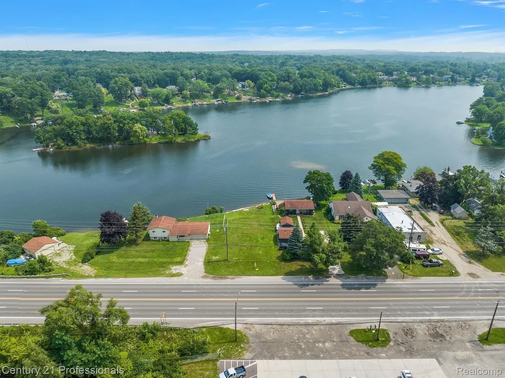 9876 W Dixie Highway Springfield Charter Township MI 48348