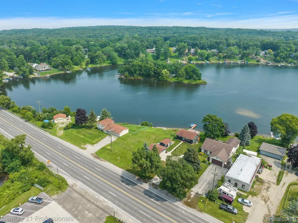 9876 W Dixie Highway Springfield Charter Township MI 48348