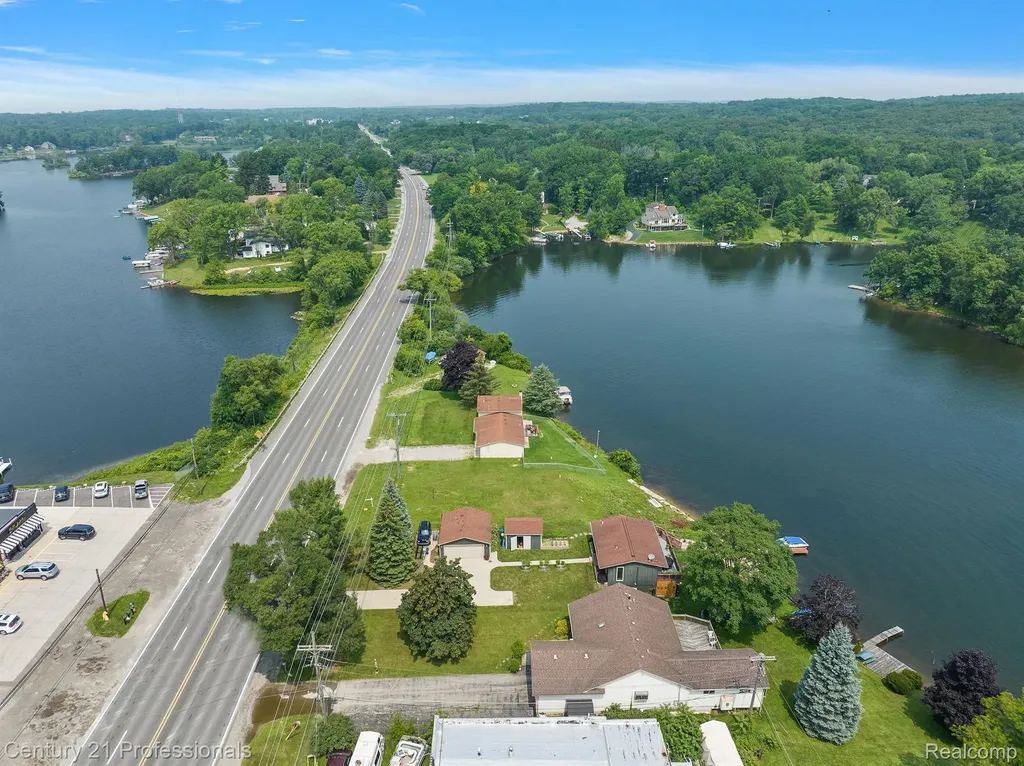 9876 W Dixie Highway Springfield Charter Township MI 48348