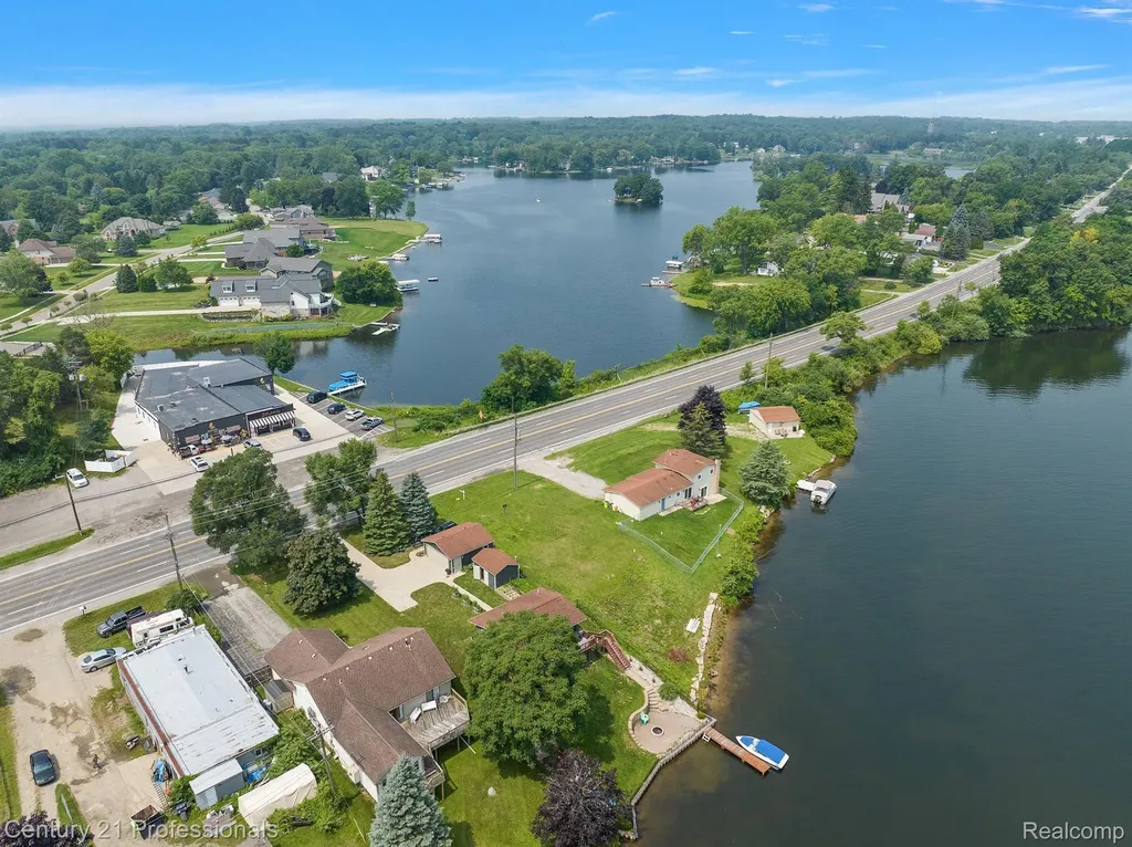 9876 W Dixie Highway Springfield Charter Township MI 48348