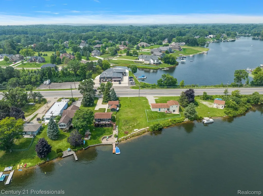 9876 W Dixie Highway Springfield Charter Township MI 48348